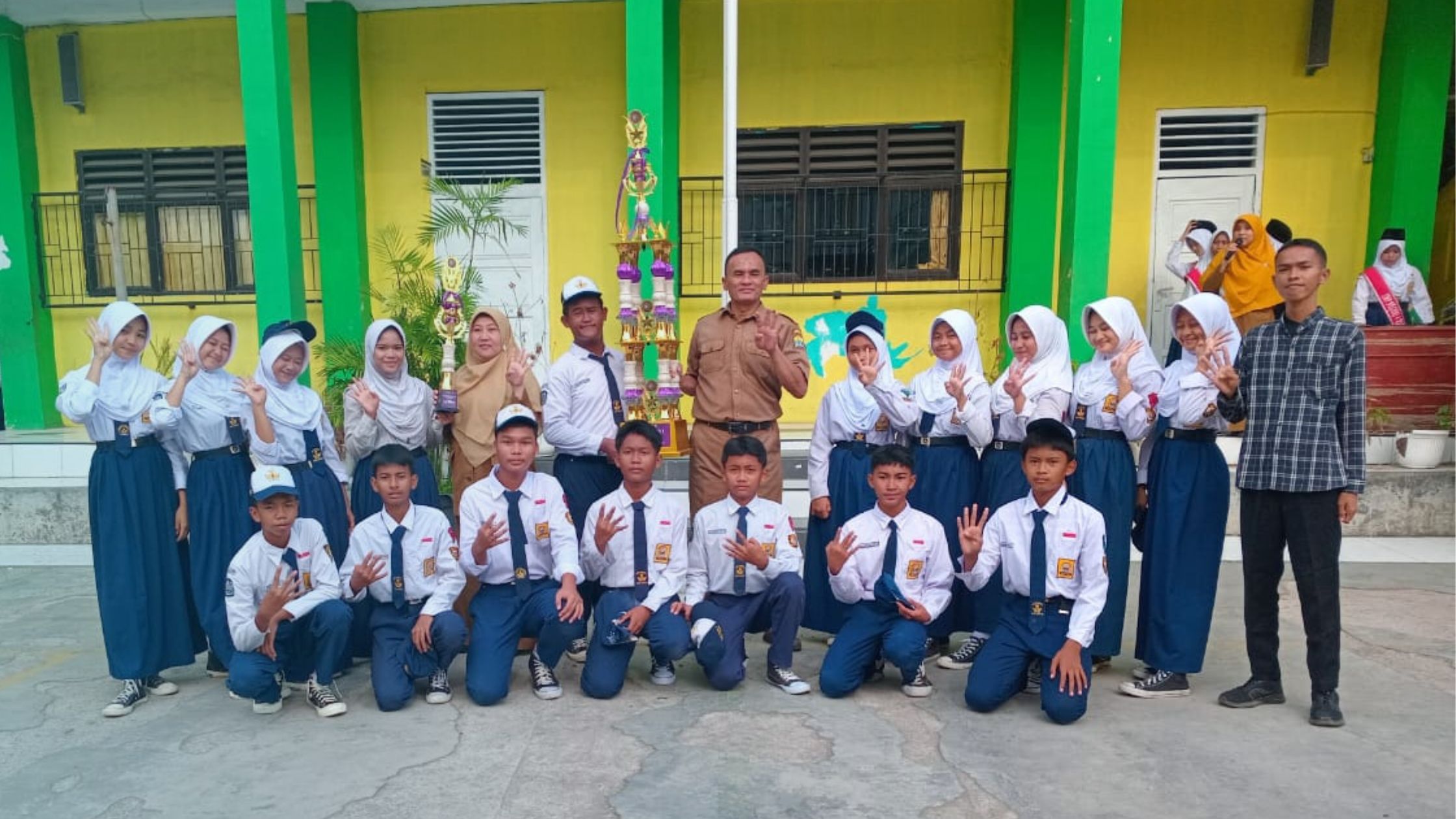 Alhamdulillah Juara Lomba PBB dan Dance Flashmob di SMAN 4 Kota Serang